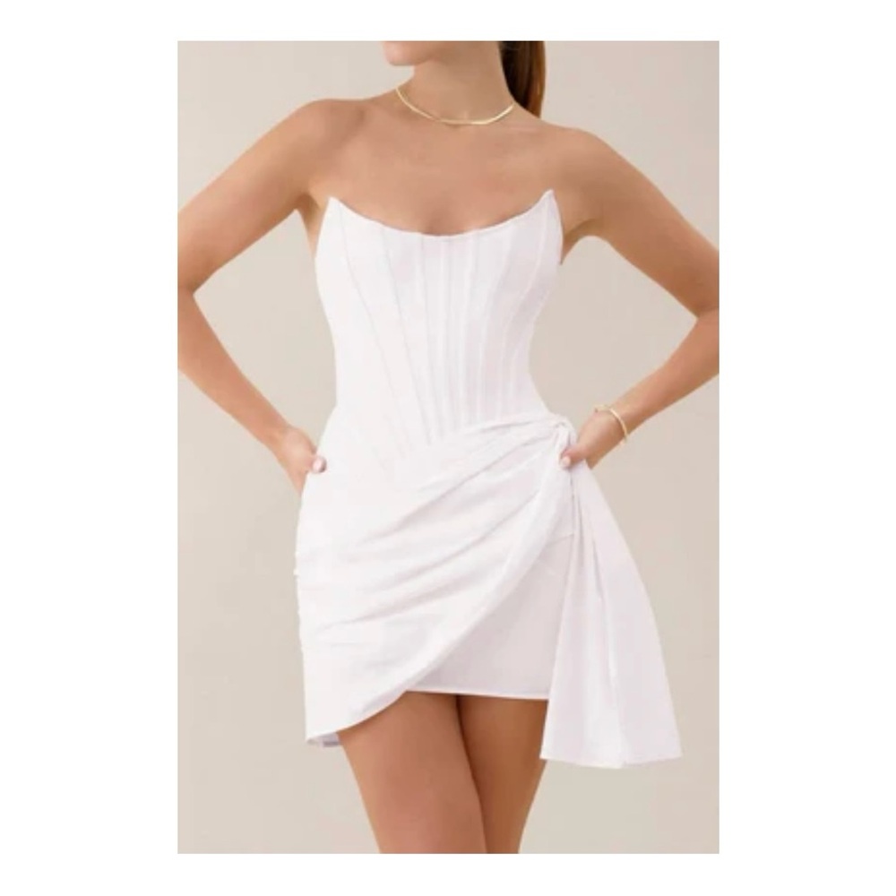 Elegant White Strapless Dress